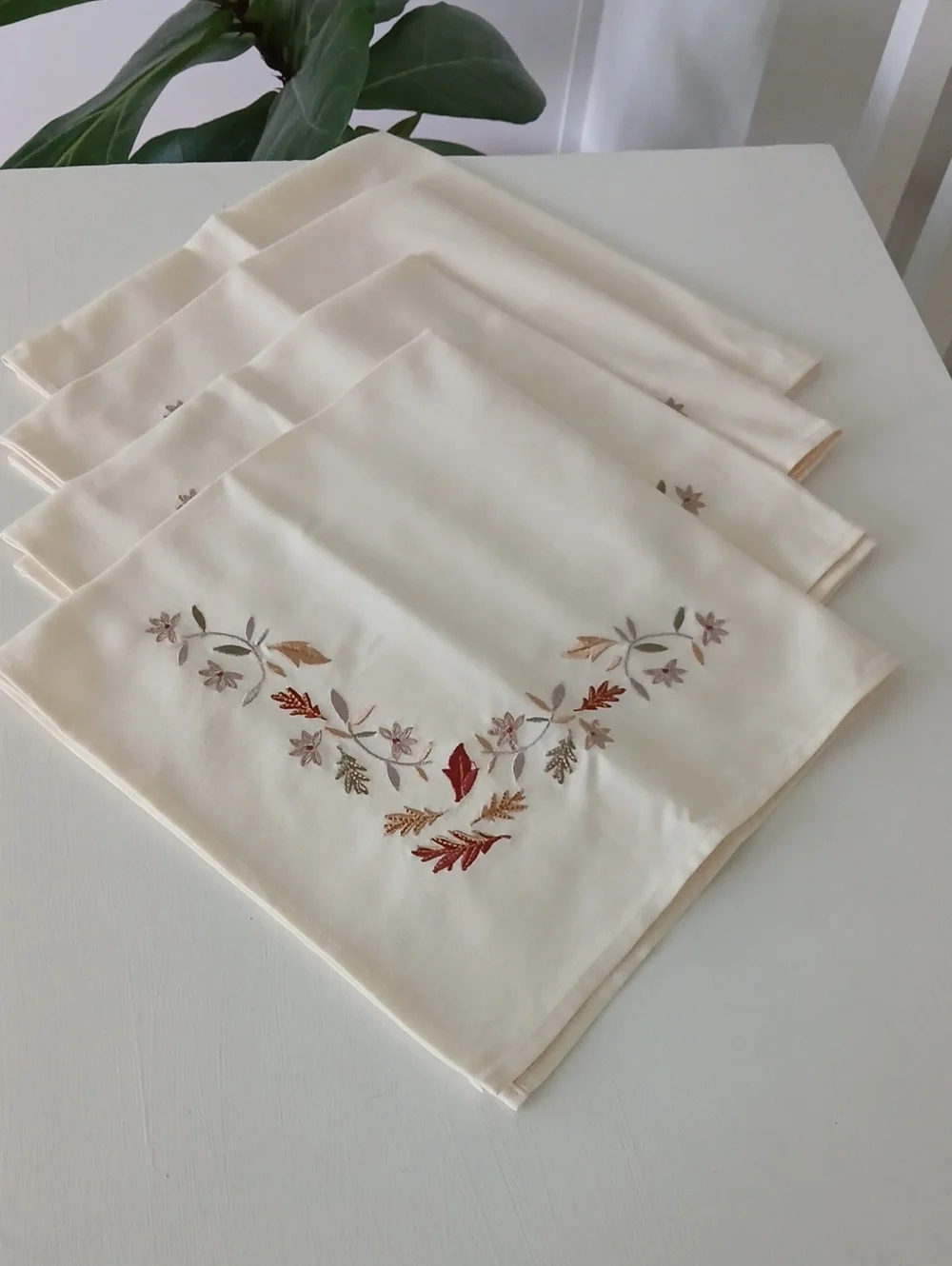 HARVEST Embroidered Fall Leaves Corner Dinner Napkins 20.5x20